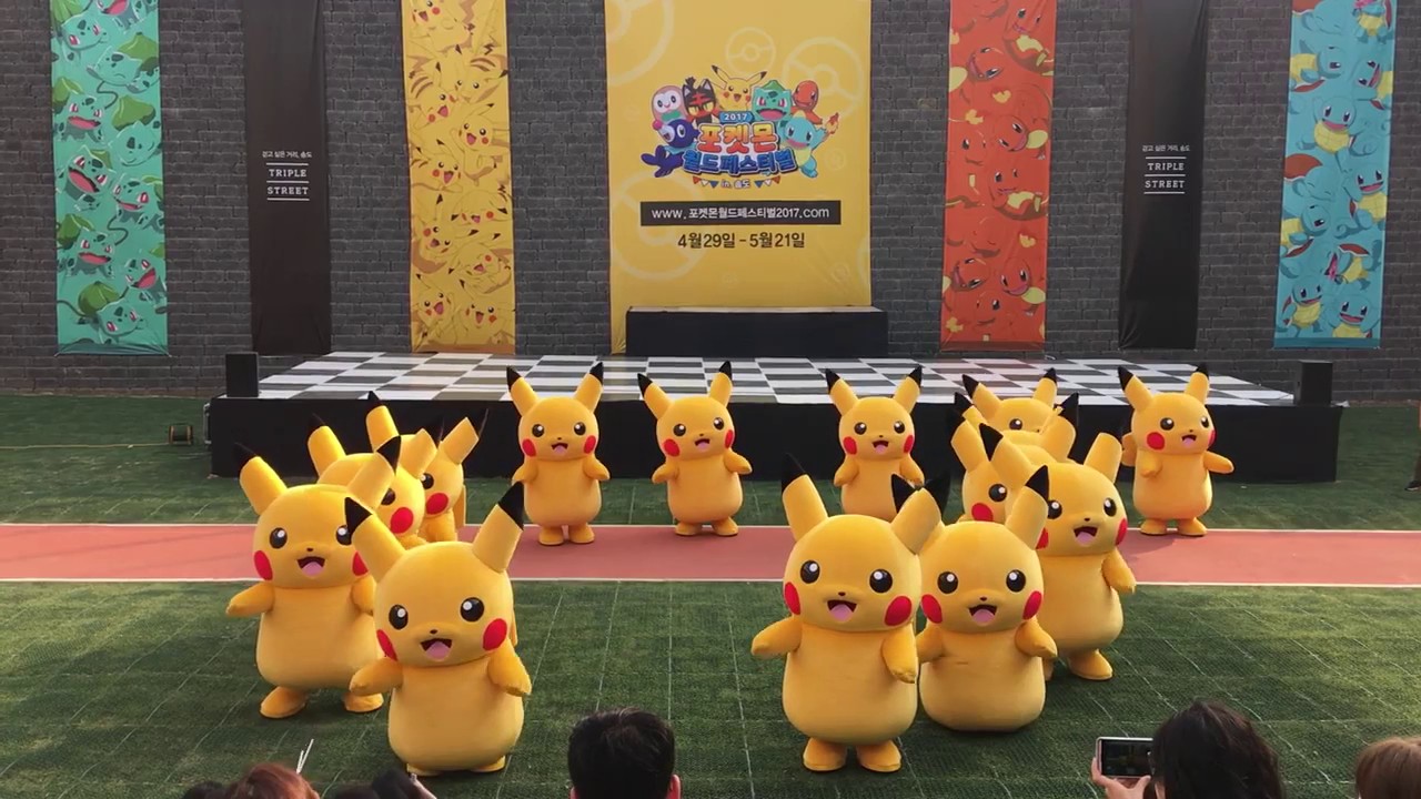 Pokemon Festival..Dancing Pikachu dragged off stage
