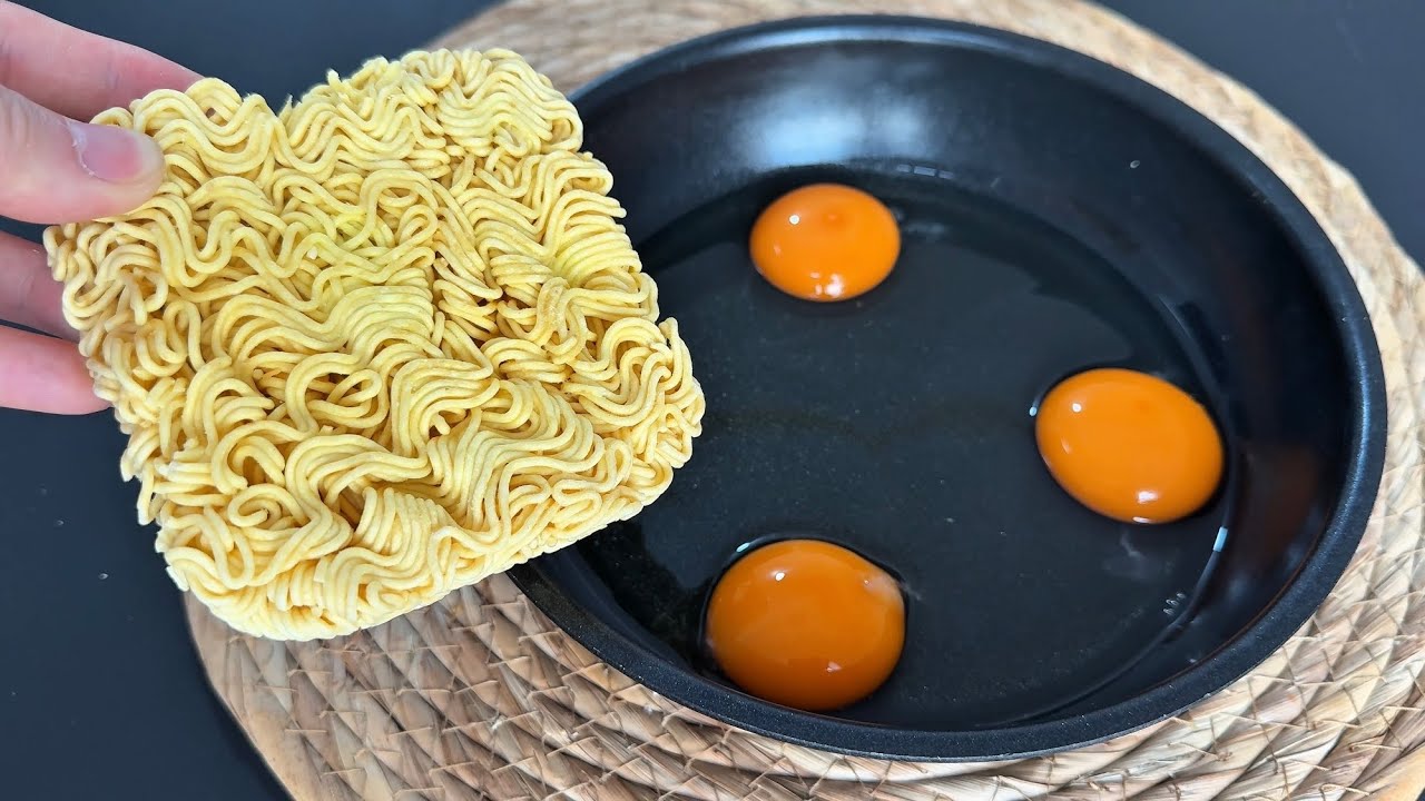 I've never eaten such delicious egg noodles! My mom taught me this recipe! Quick and easy!