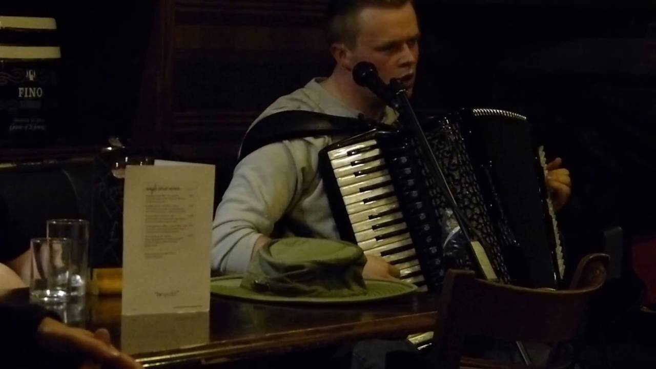 Ruairidh Maclean plays