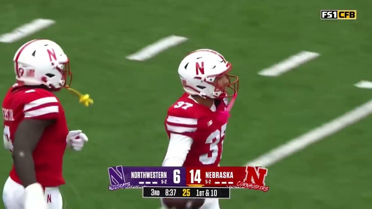 Перехват Донована Джонса в футбольном клубе Nebraska Husker