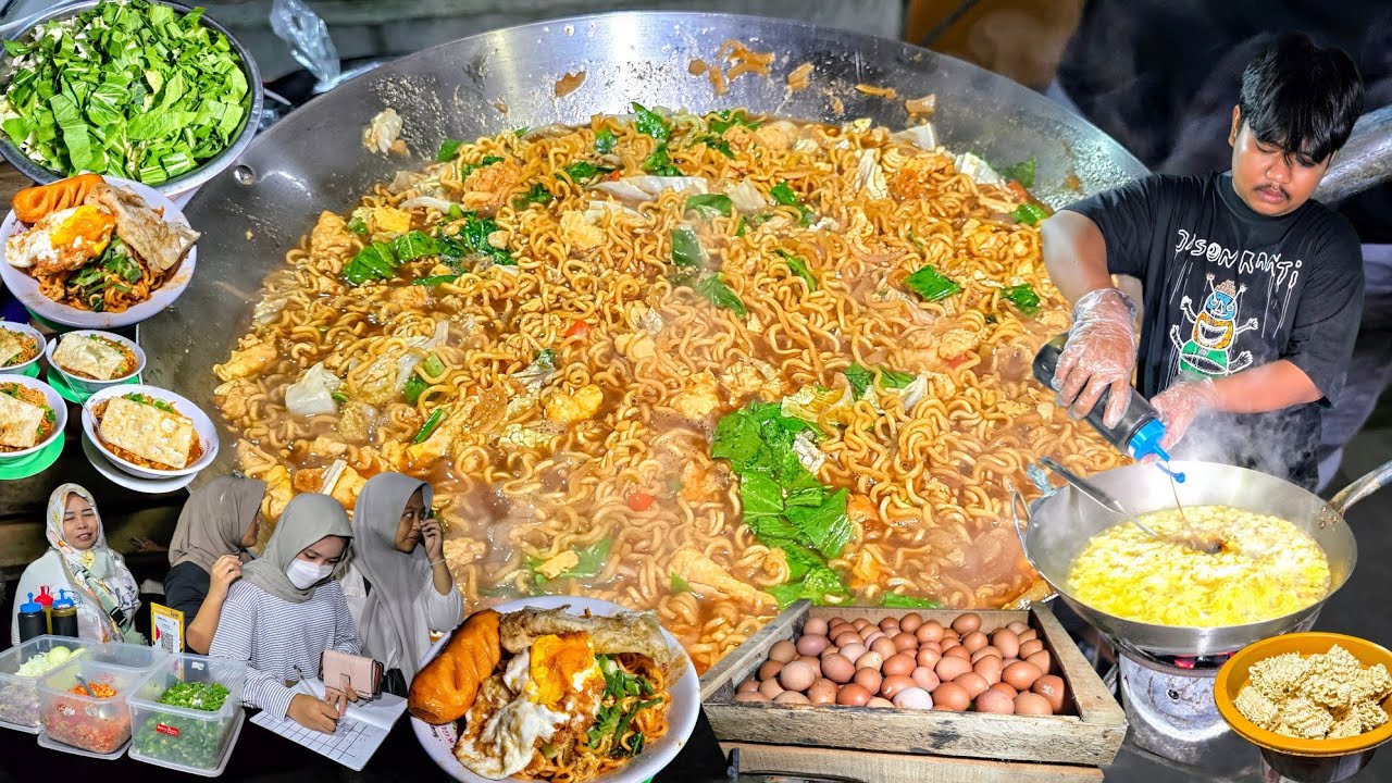 PEMUDA PEKERJA KERAS, BUKA KULINER TENGAH MALAM, BELUM BUKA SUDAH BANYAK YG ANTRI - Mie Nyemek Viral