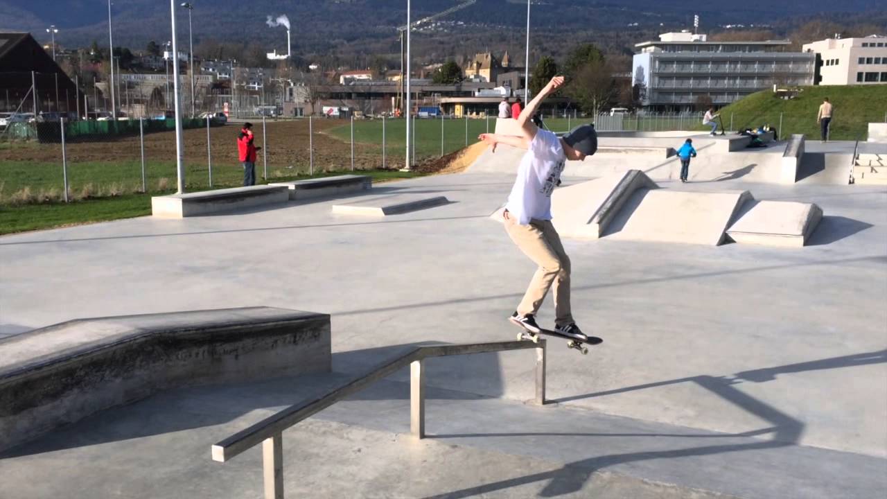 TRICKS OF THE DAY: Fat Tre Flip in Colombier !!