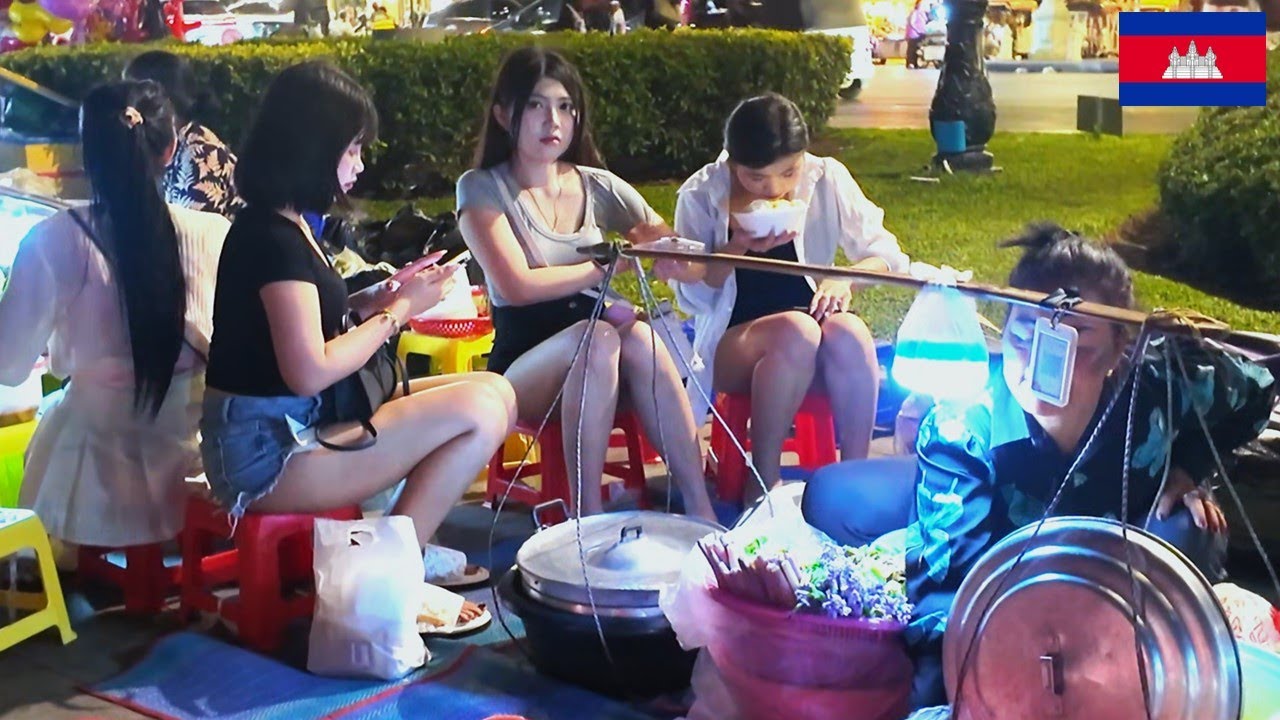 Under 2$ Cambodian Traditional Food at Riverside | Most Popular Phnom Penh Street Food Tour 2025