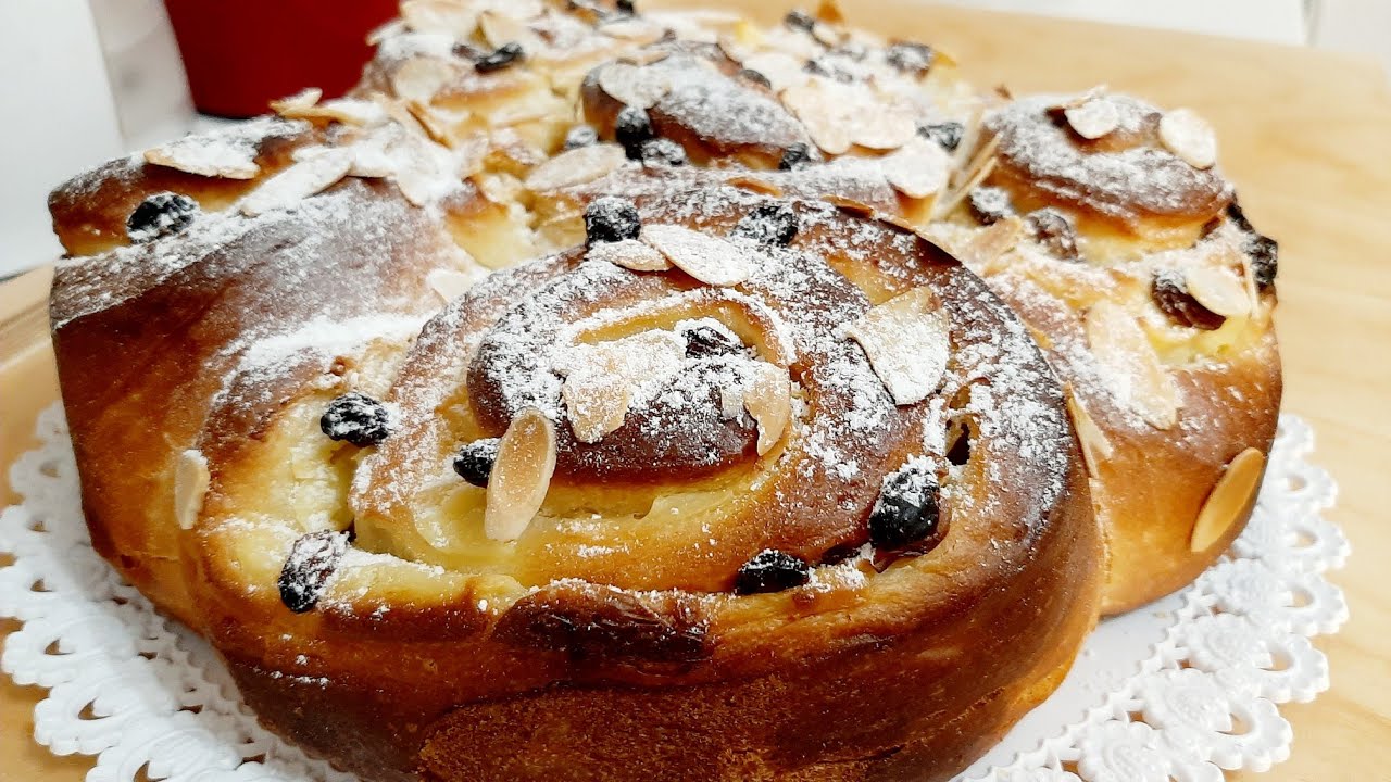 Brioche bread with pastry cream, raisins and almond flakes. No butter.