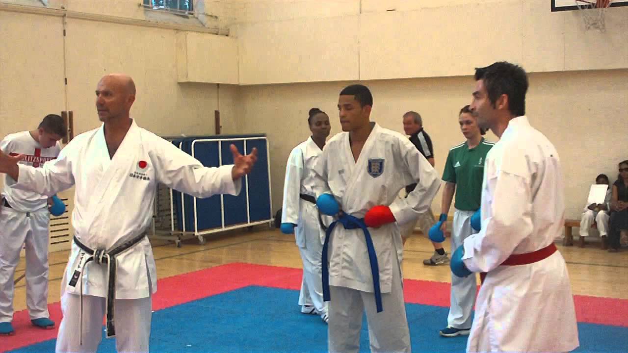 P4K Seminar with Haldun Alagaş seen here demonstrating 'how to be a hard target'