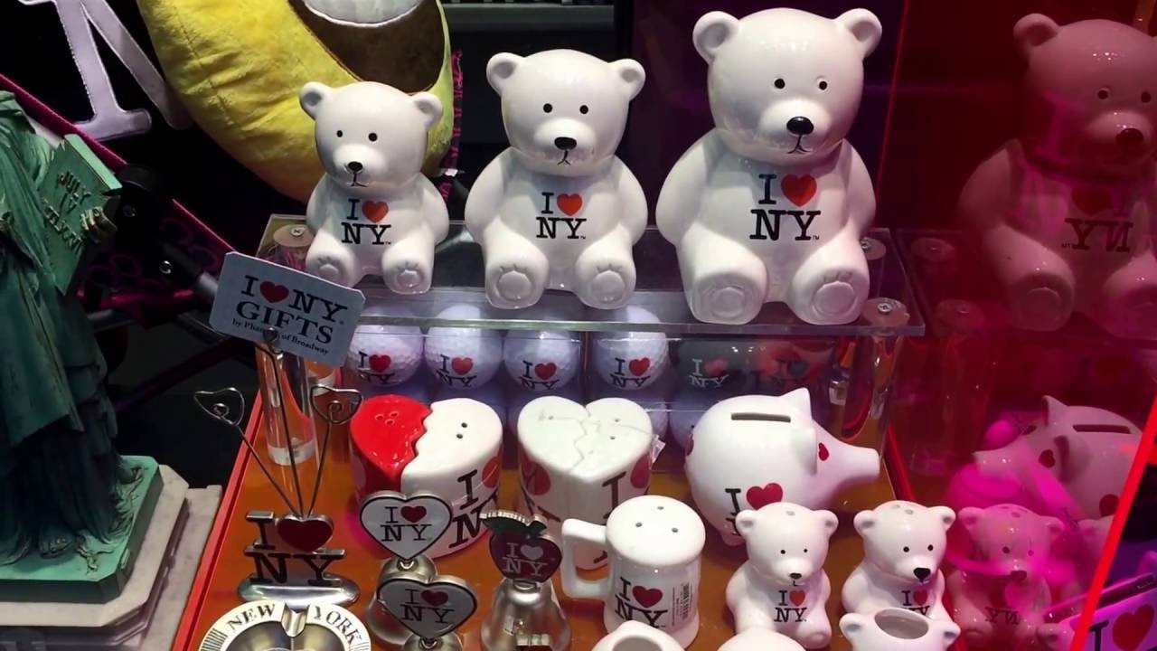 NY gift shop window, 5th Avenue, New York (9-28-16)