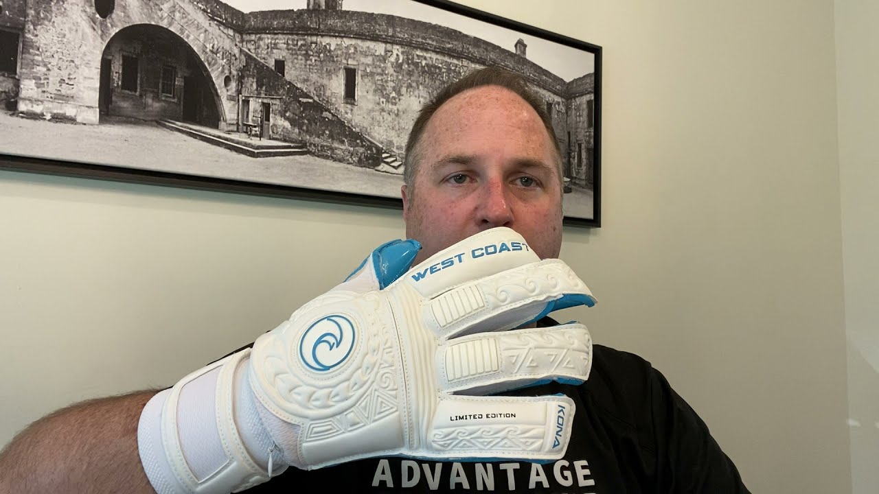 Обзор вратарских перчаток West Coast Kona Pure Cyan