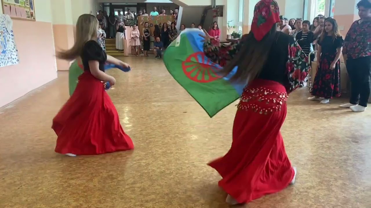 Zaver skolskeho roka romski tanec.  Richnava 2025
