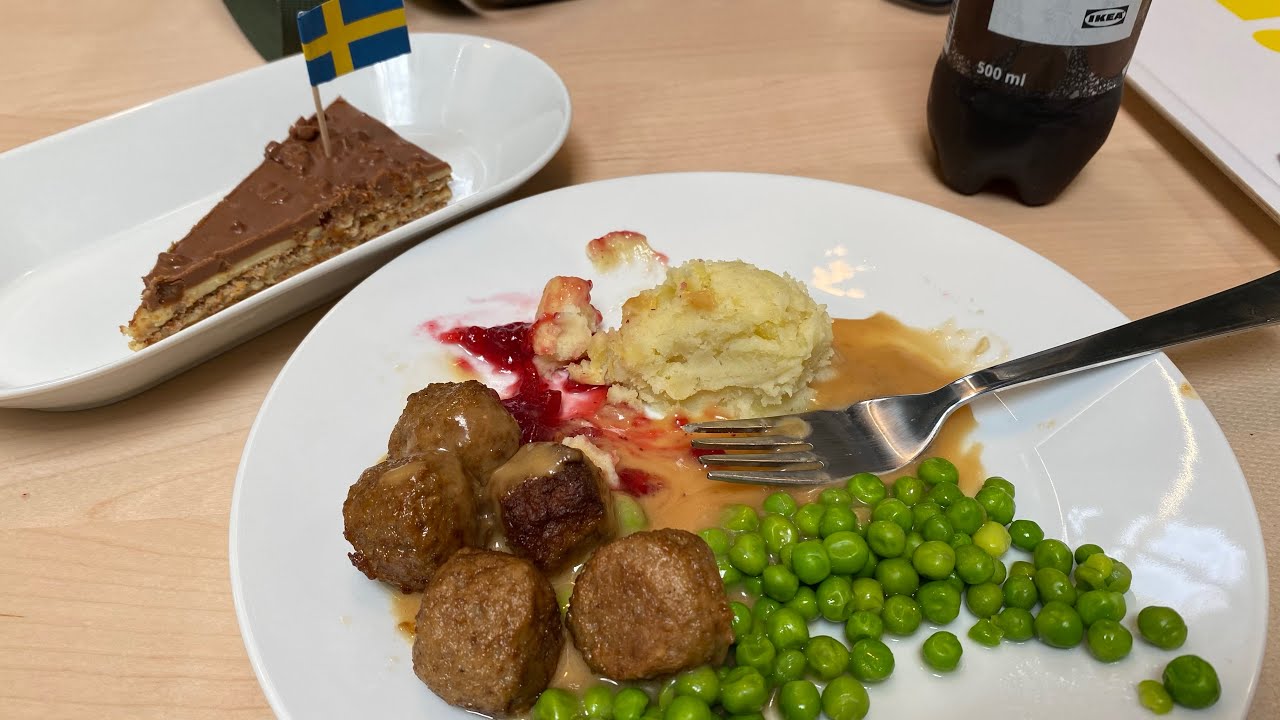 Comiendo en una tienda de Muebles y Decoración como en un Restaurante | Pruebo la Cafetería de IKEA