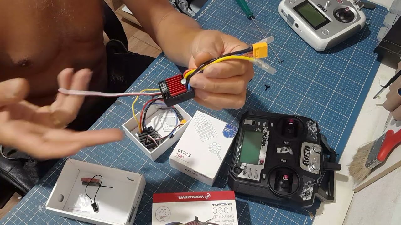 Colocando mola sentralizadora do estique rádio controlador FS-16  FLYSKY      19.989859742 