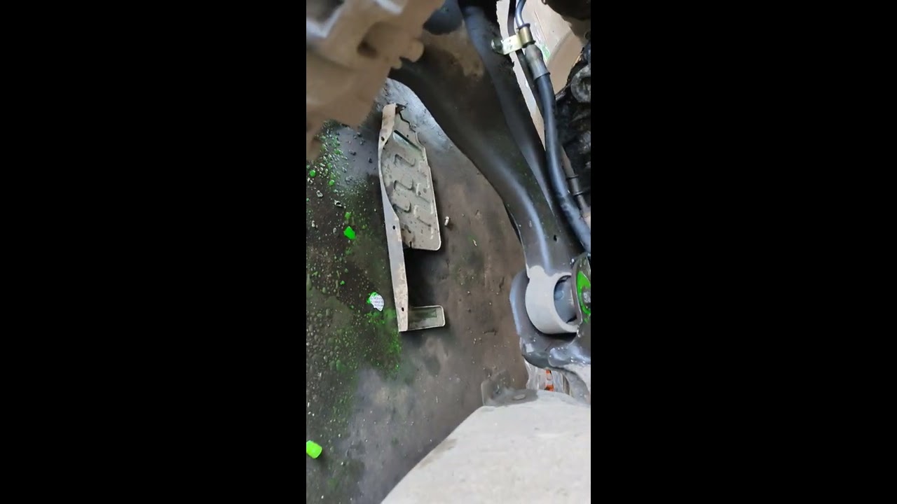 Mahindra XUV 500  power steering pump pipe replace