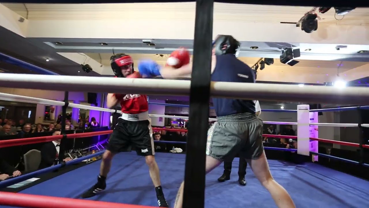 UWCB   GLASGOW   121025   FIGHT 4   GEORGE CLARK V CALVIN YOUNG