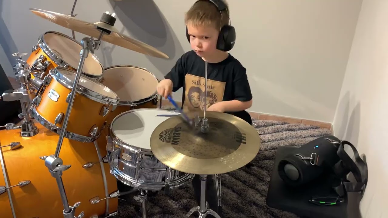Queen - Another one bites the dust - 6 years old - Drum cover