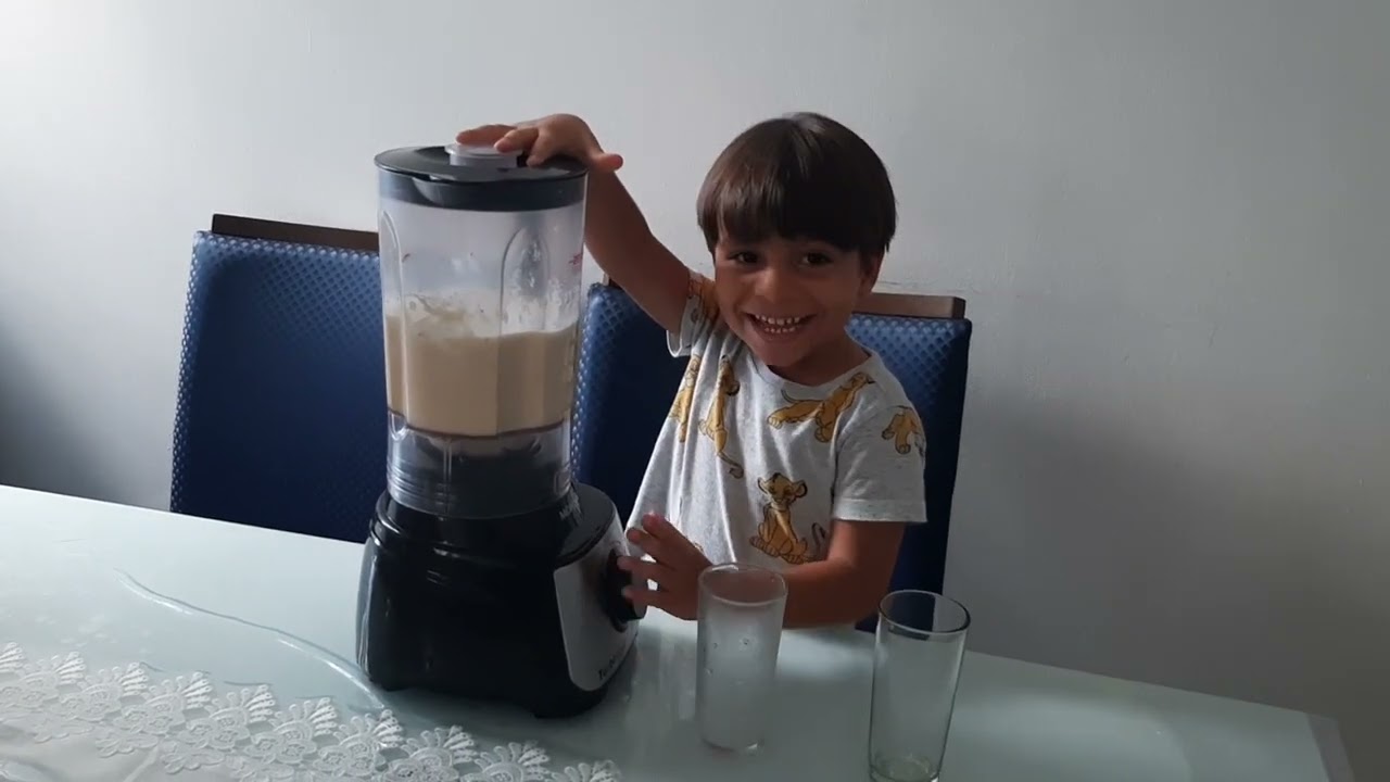 Emanuel Yosef fazendo vitamina de banana pela primeira vez (2° PARTE)