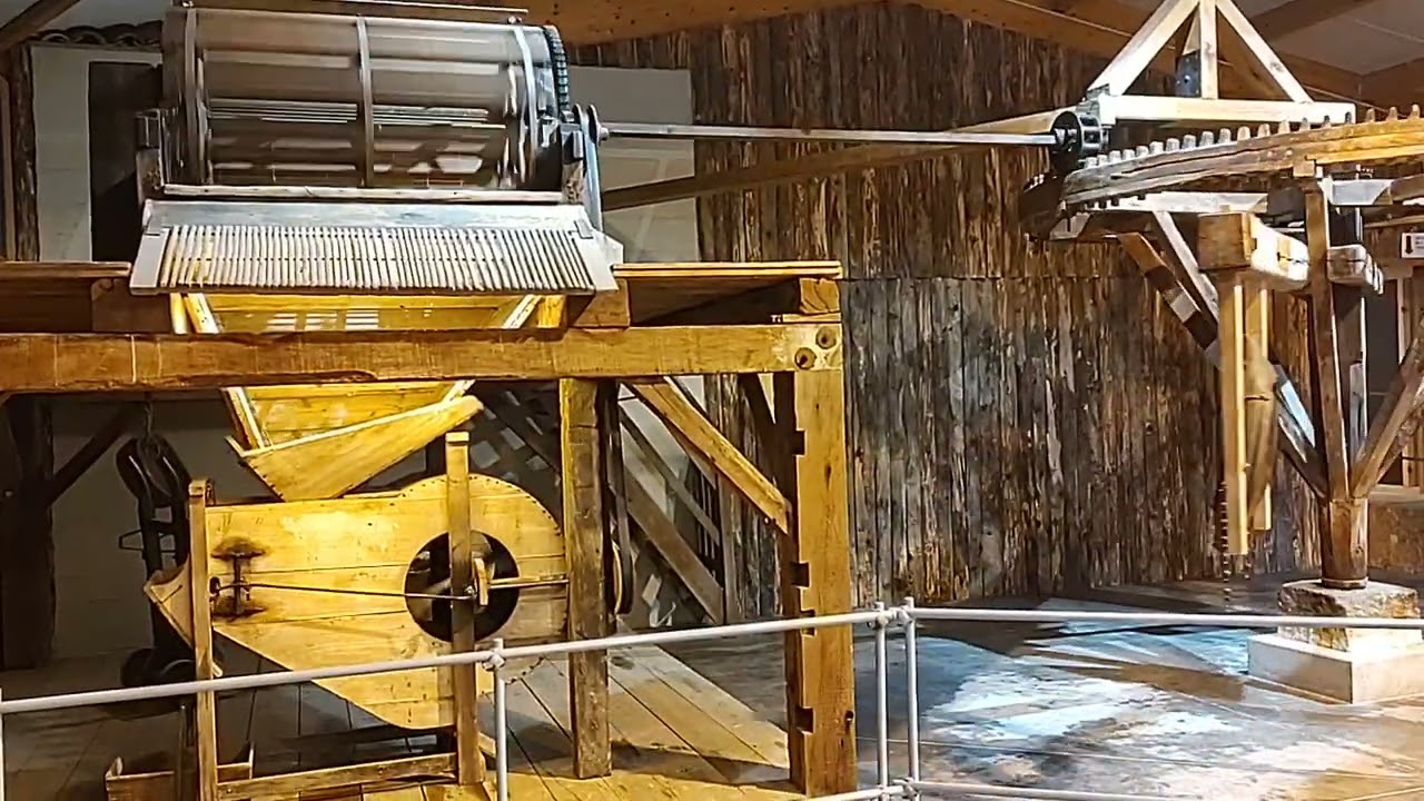 Horse powered threshing equipment from 1820
