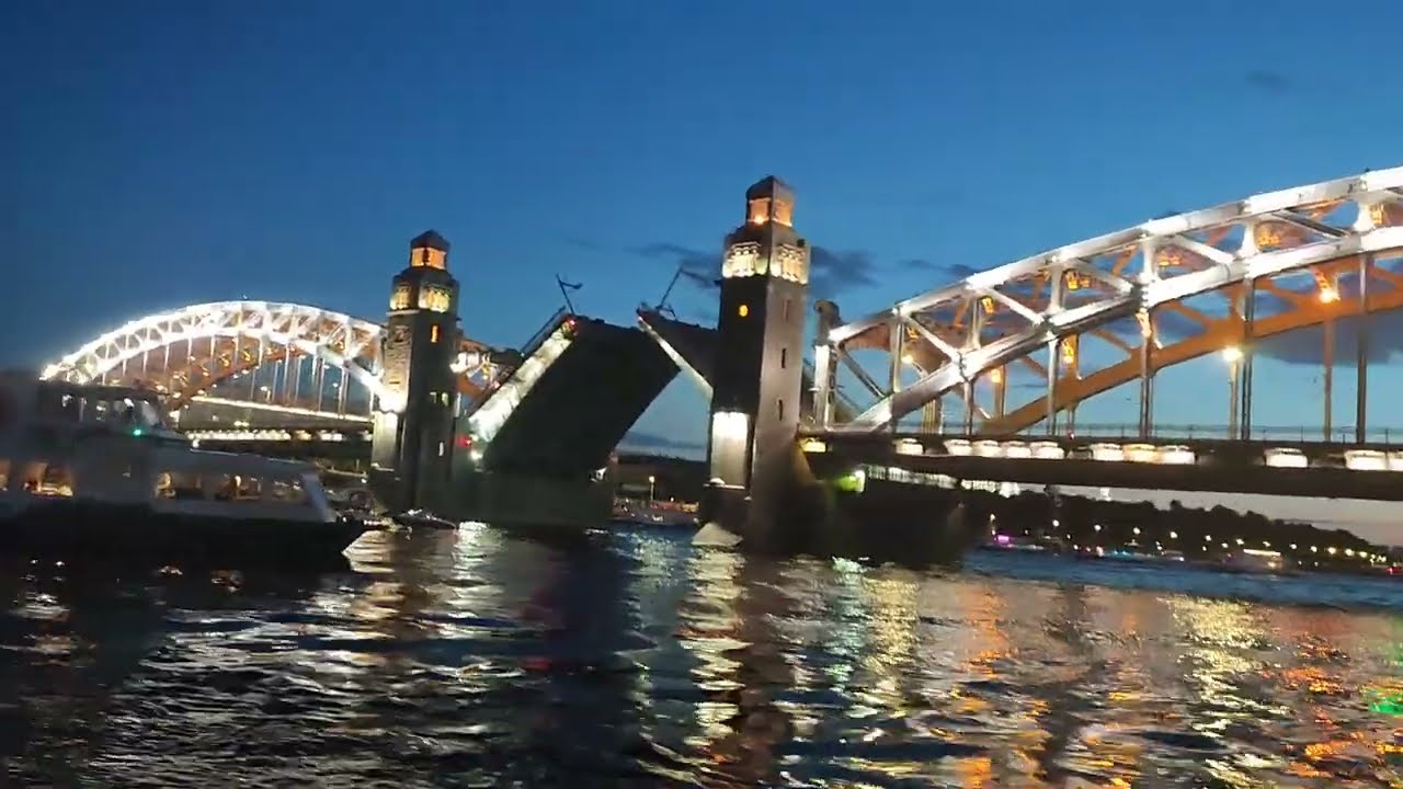 Night bridges of St  Petersburg. White Nights. Bridge lifting