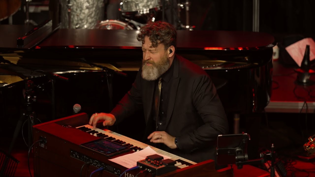 The Loop (comp. Renato Chicco) | Peter Beets & the New Jazz Orchestra ft. Sven Figee