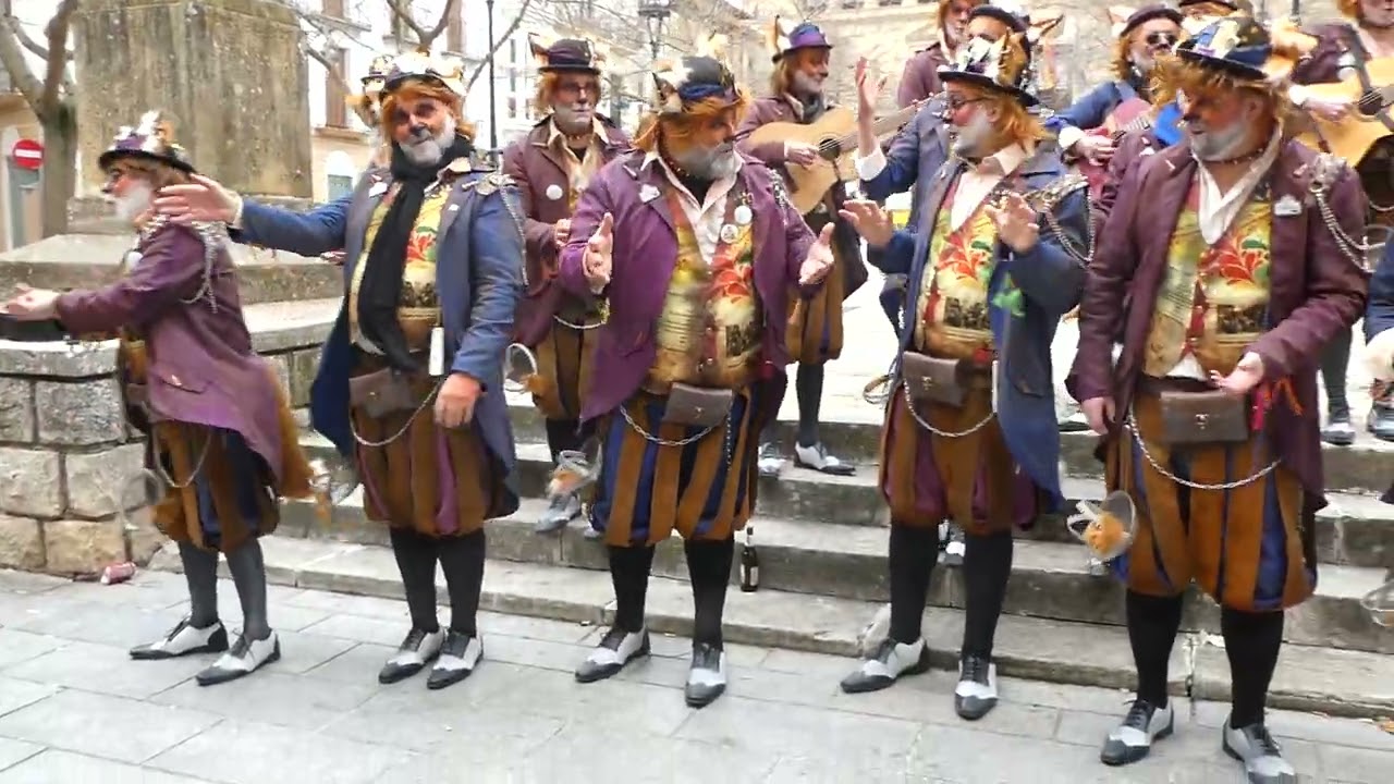 479 CARRUSEL DE AGRU. DE CARNAVAL DE ALCALA REAL EN PZA. AYUNTAMIENTO-LA PILLERIA-COMPARSA DE ALCALA
