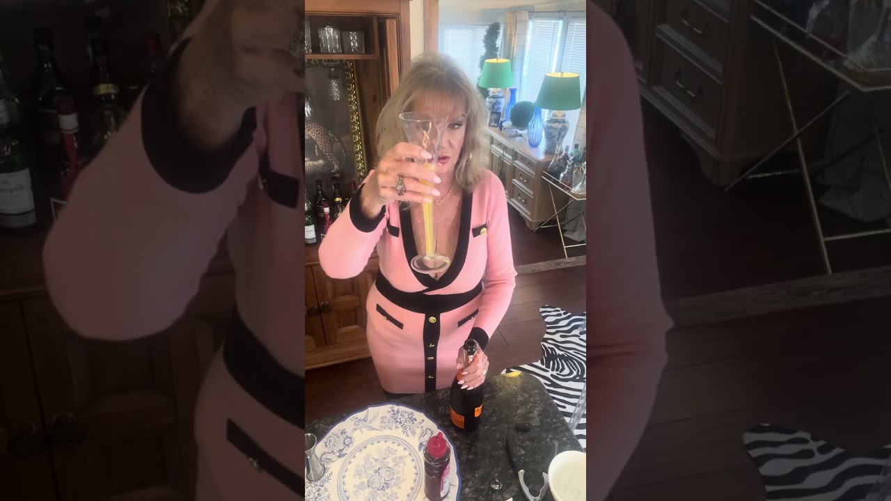 Готовлю коктейль &laquo;Закатная мимоза&raquo;! Я вернулась и чувствую себя лучше.