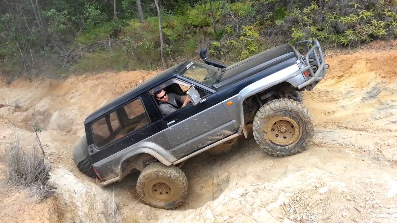 Sim79 Driving his GQ Patrol up Big Red at Glasshouse Mountains