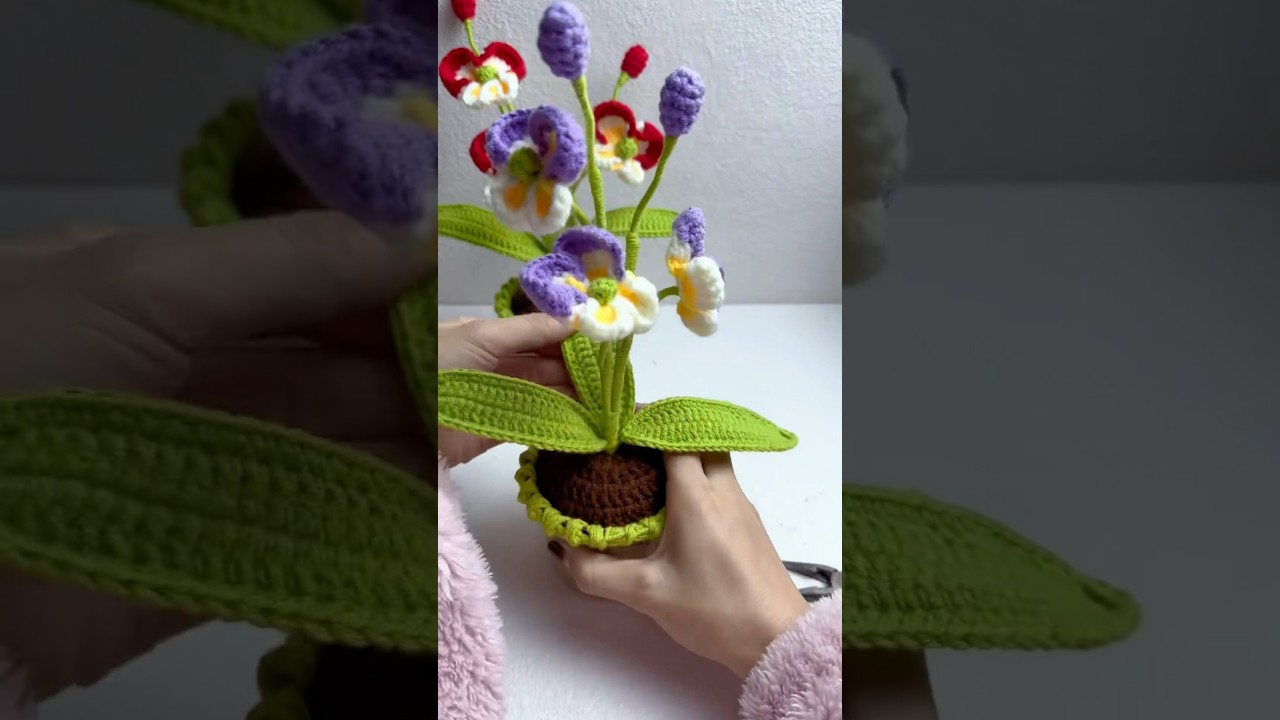 A step-by-step tutorial on crochet potted plants