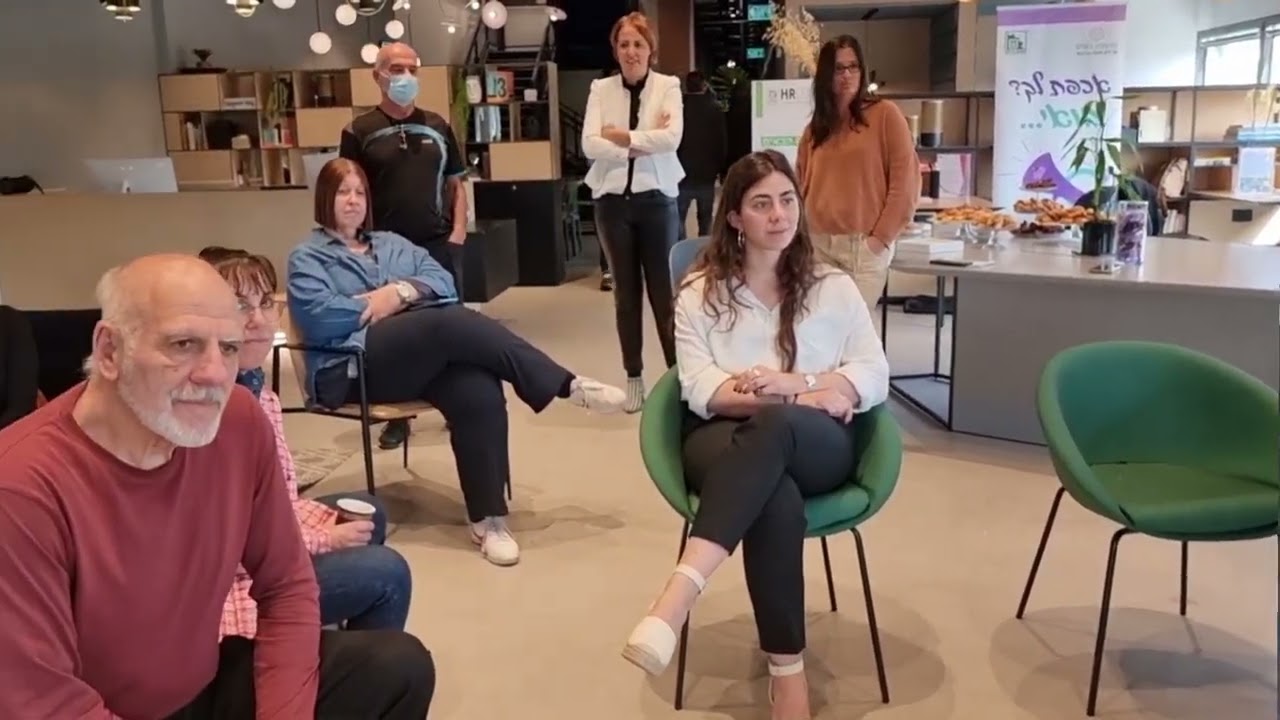 יום המעשים הטובים.ריג'ס, קיסריה