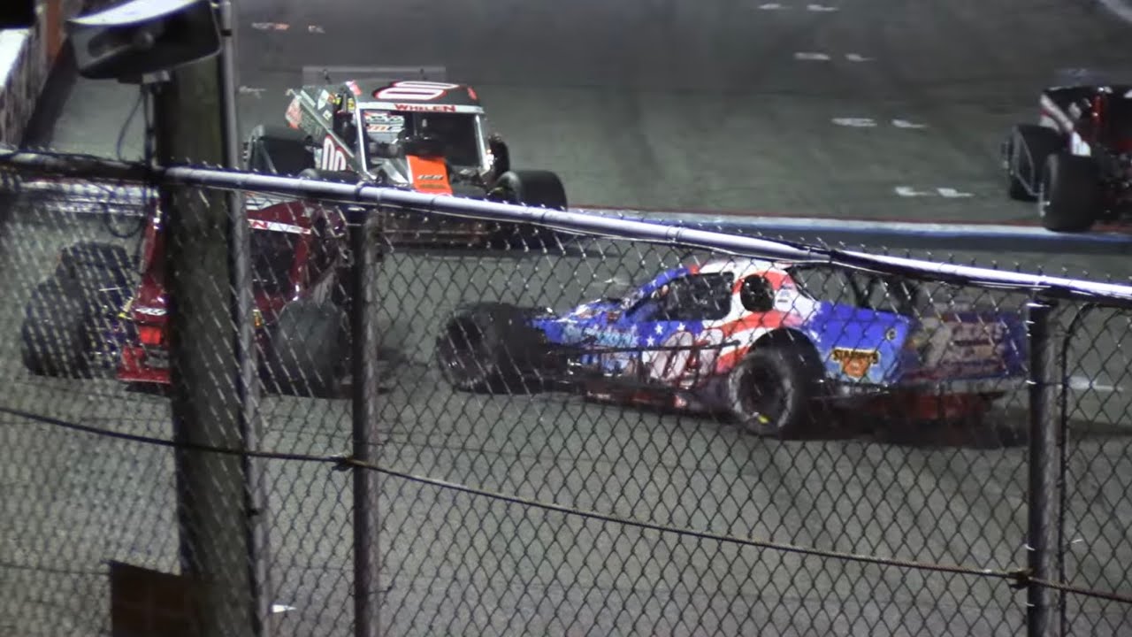 Modified Driver Retaliates at Riverhead Raceway