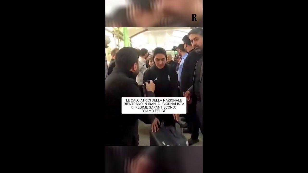 Иранские футболистки возвращаются к журналисту режима и говорят ему: «Мы счастливы».