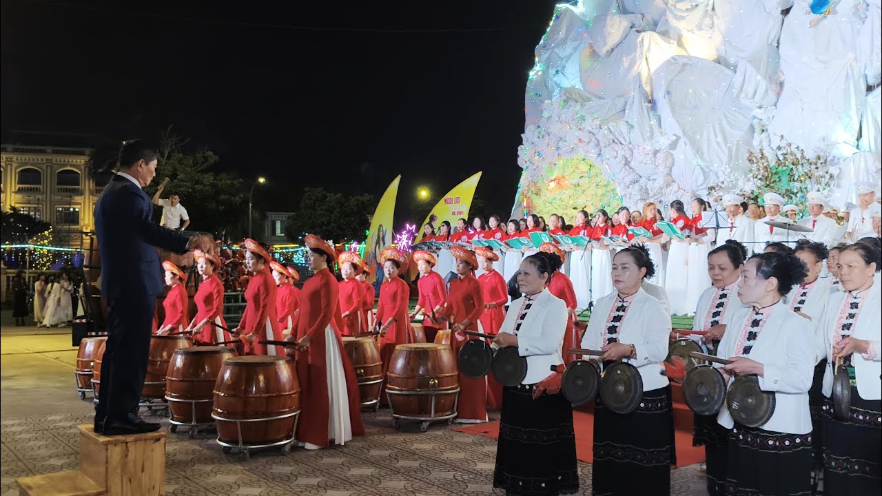 Hòa Tấu, Kèn, Trống , Chiêng,Ca Đoàn, Mừng Chúa Giáng Sinh Tại Đền Thánh Ninh Cường 