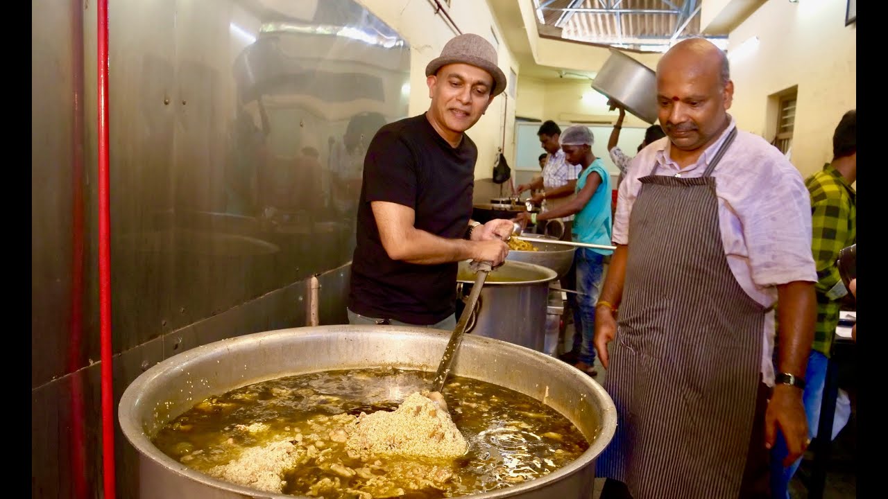 Lunch At SHIVAJI MILITARY HOTEL |Bangalore’s most popular Mutton, Chicken Donne Biryani|Best Biryani