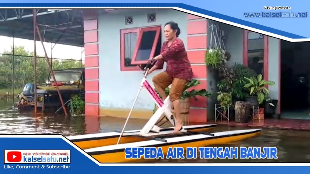 Sepeda Air di Tengah Banjir