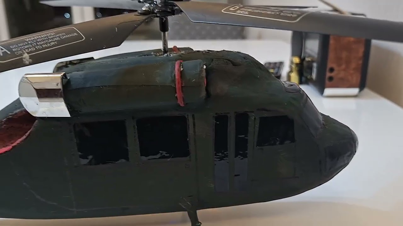 Kara sahin skorsk  y S 70 bleck Havks  rc helikopter strafordan