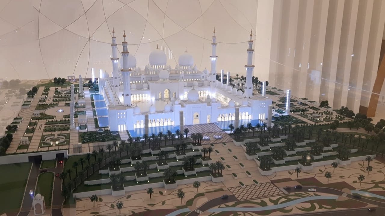 SHEIKH ZAYED GRAND MOSQUE //  ABU DHABI //  UAE.....