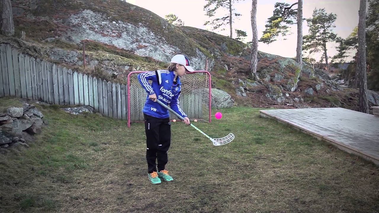 Viktor Berg i Värmdö IF visar sina tricks