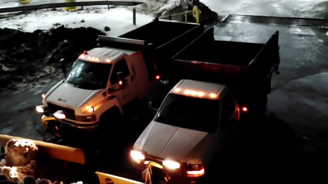 Aquí a quedado toda la nieve que cayó en las calles vean el vídeo para que se den cuenta.