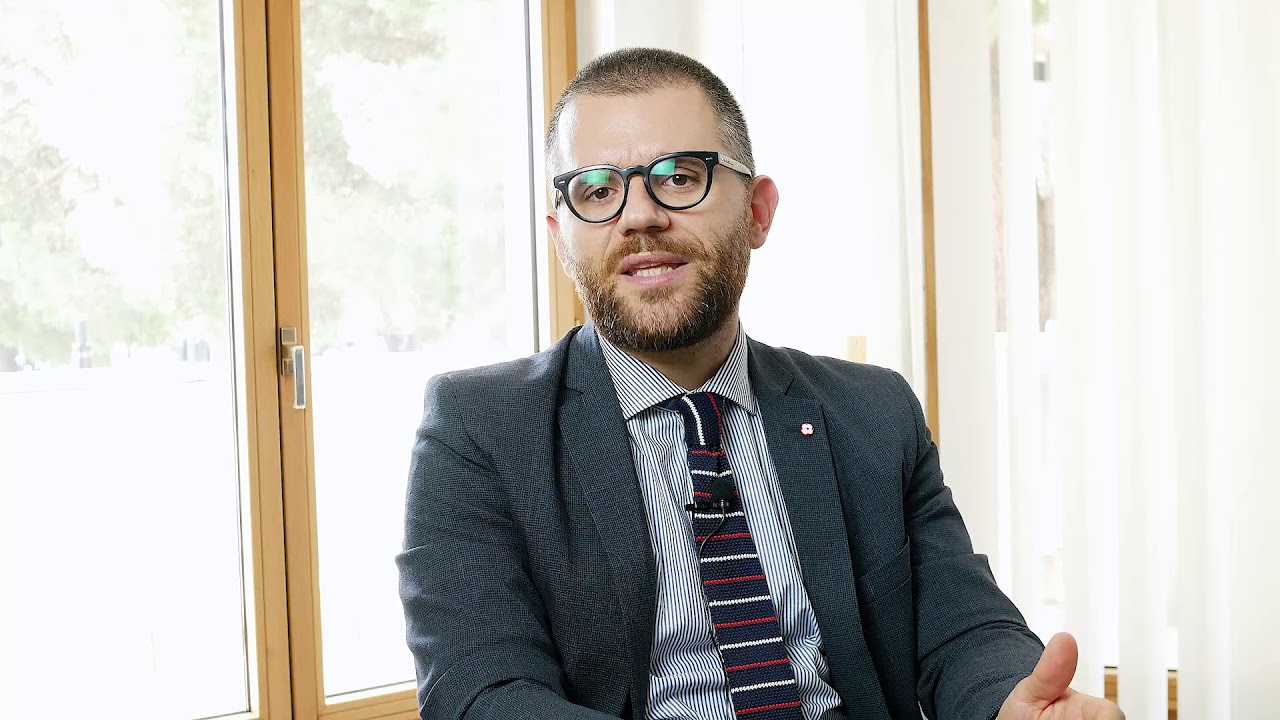 Parcheggio davanti ad un cancello: quando c'è il reato di VIOLENZA PRIVATA?