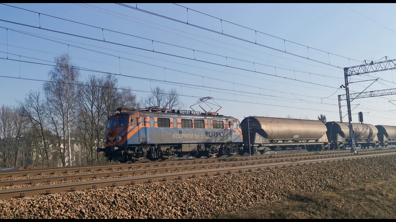 EU07-153 Kolprem z składem wagonów do produktów sypkich
