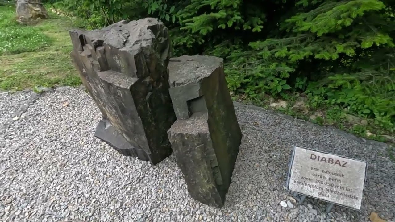Dolina Brzoskwinki i Jaskinia Nietoperzowa