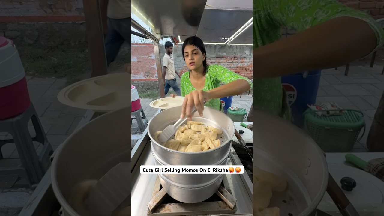 Cute Girl Selling Momos On E-Riksha🥵🥵 