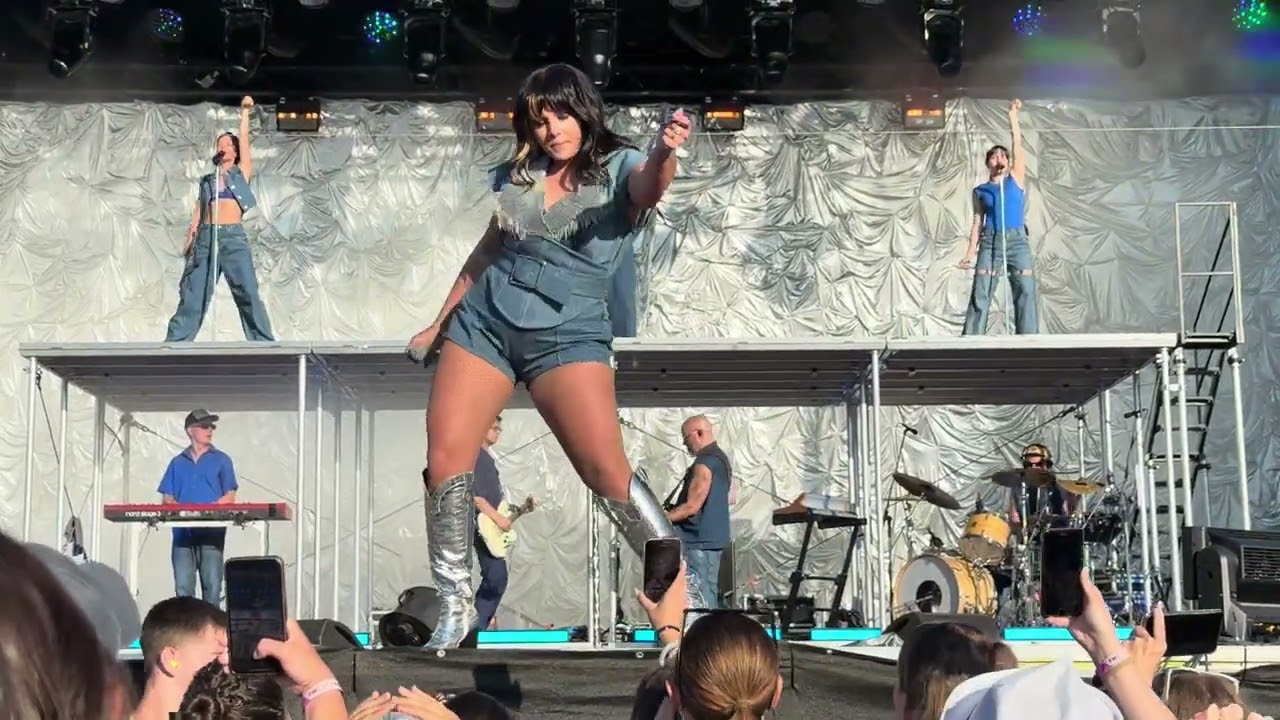 Ewa Farna - Kdo dá víc (Frýdek-Místek, FM CITY FEST 2025, 28.06.2025)