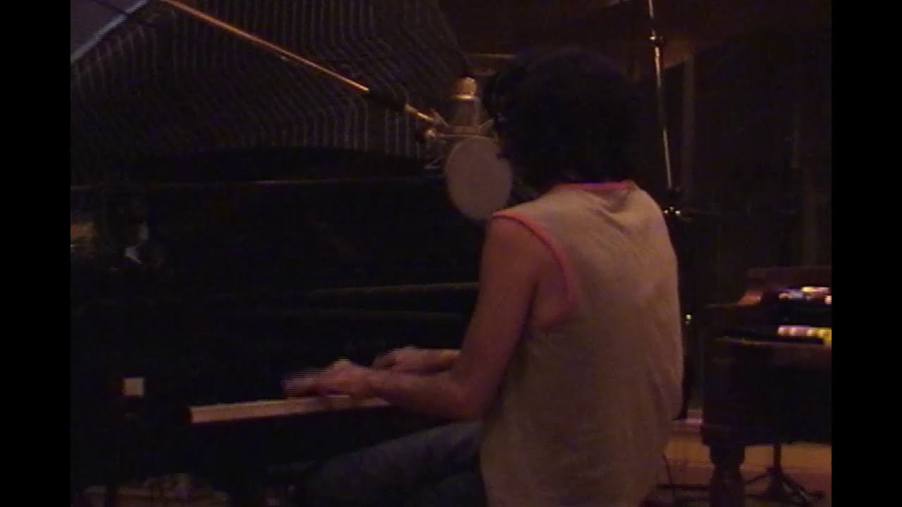CHARLY GARCIA SOLO DE PIANO ESTUDIO MEDLY EL CHICO Y YO-JUAN I BRIHET