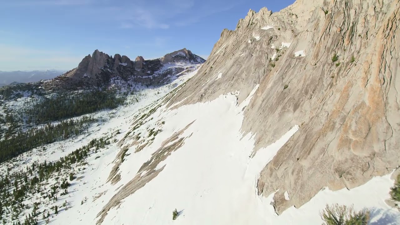 YOSEMITE SNOW CAPS &ndash; macOS Cinematic Wallpapers in 4K