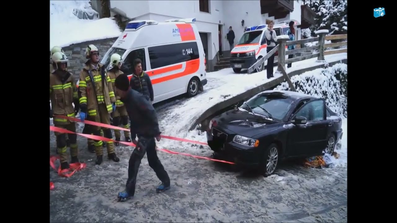 Lenker nach Unfall unter rutschendes Auto geraten - Gerlosberg