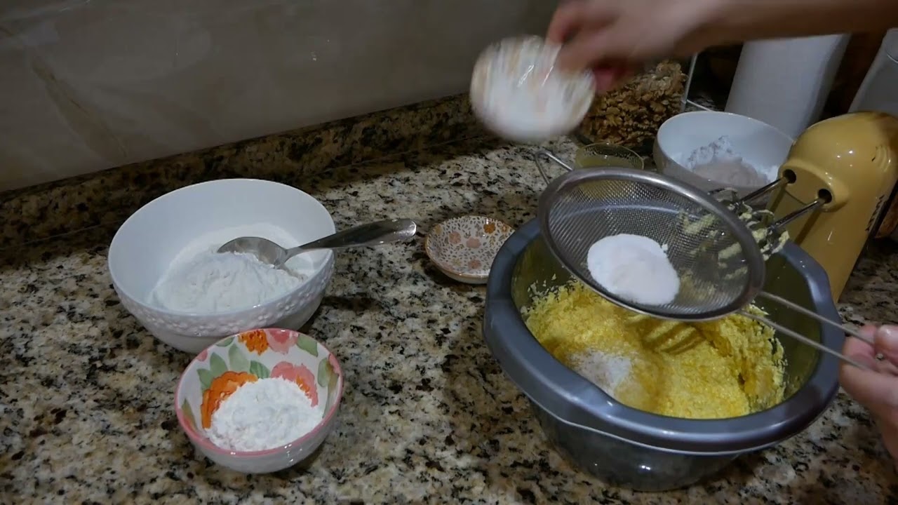 Kek me leng portokalli dhe glase portokalli