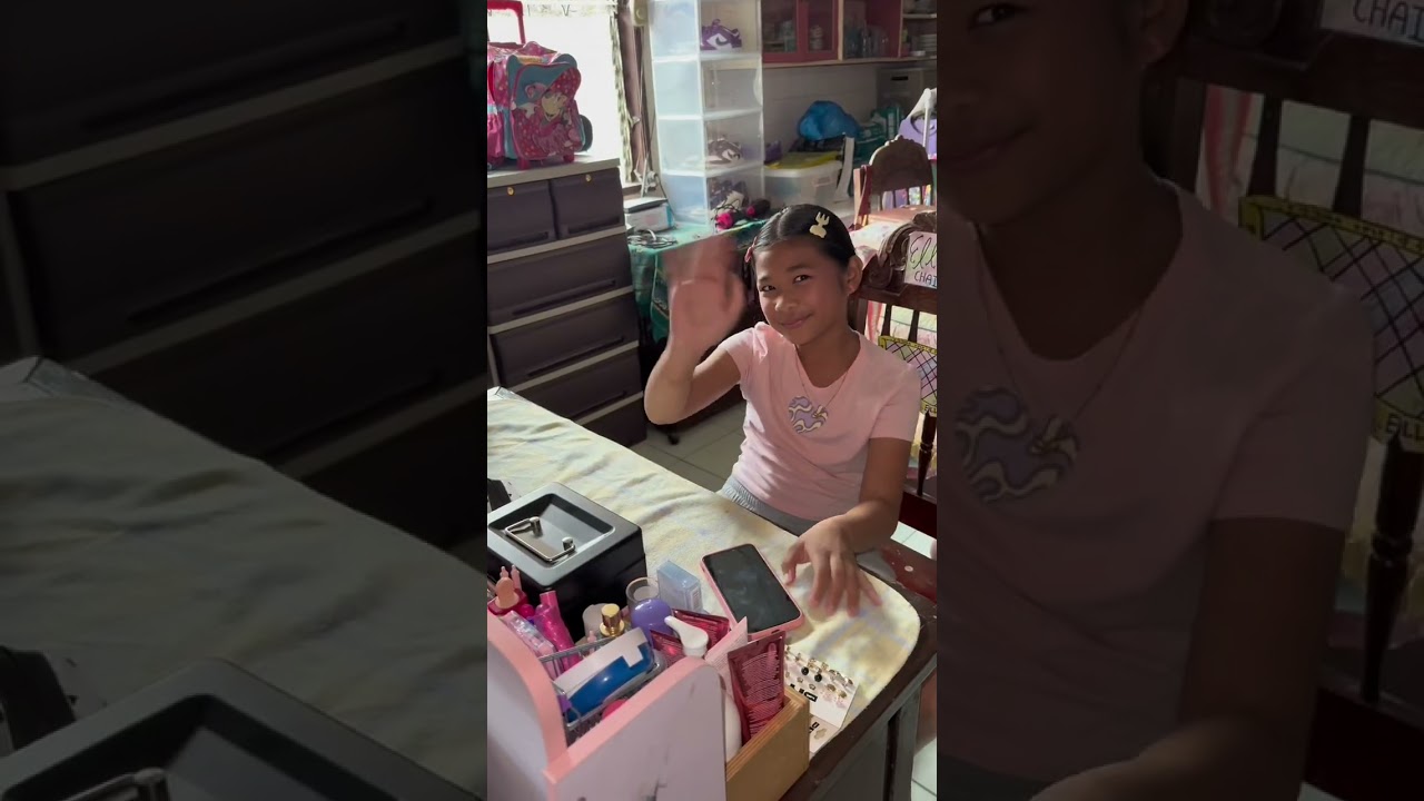 Nakita ni kyle yung pag aayos ni ella sa mukha niya