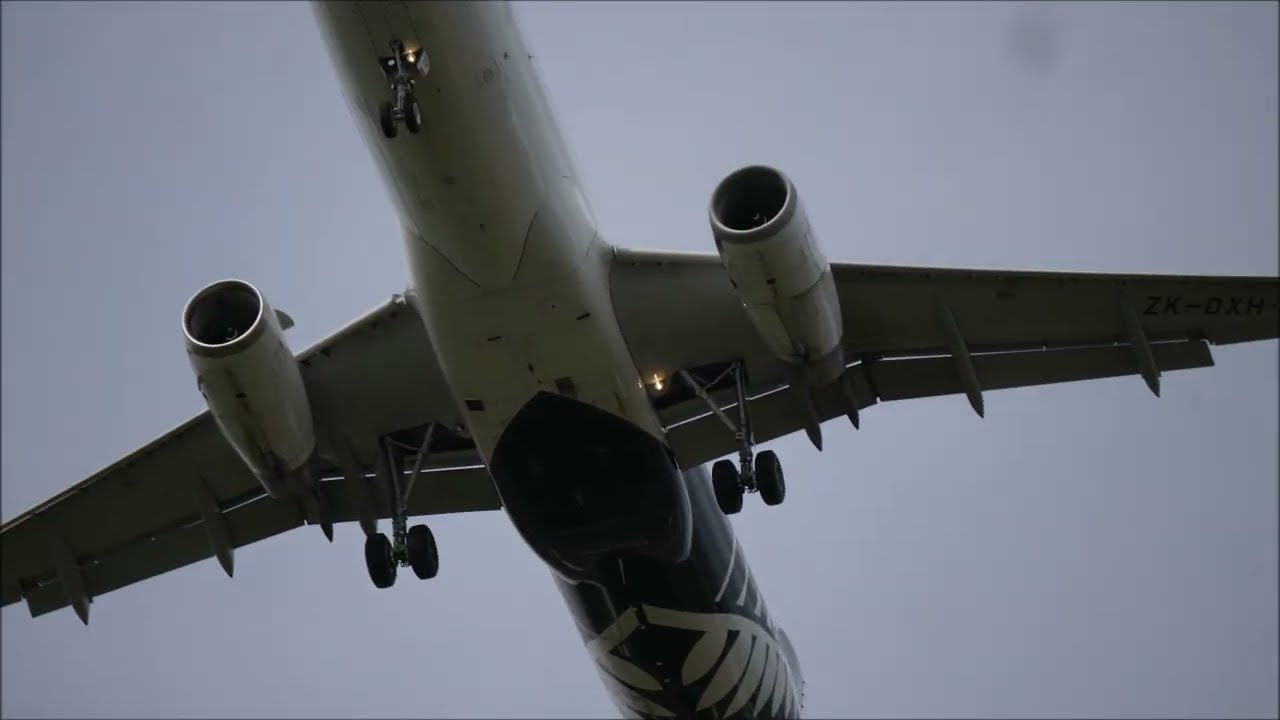 Plane spotting | Final approach, into Auckland International Airport