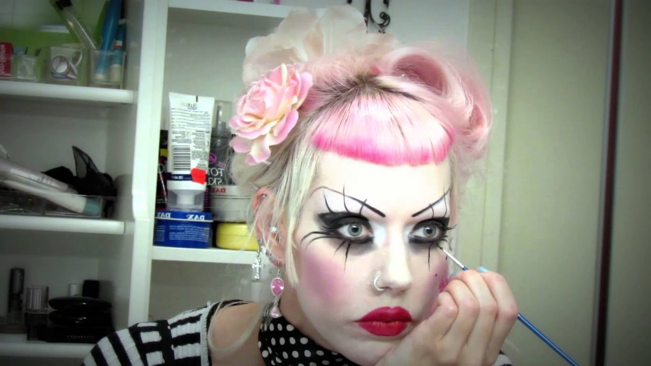 Adora BatBrat - Quick transformation from 50's make up to Goth (2013)