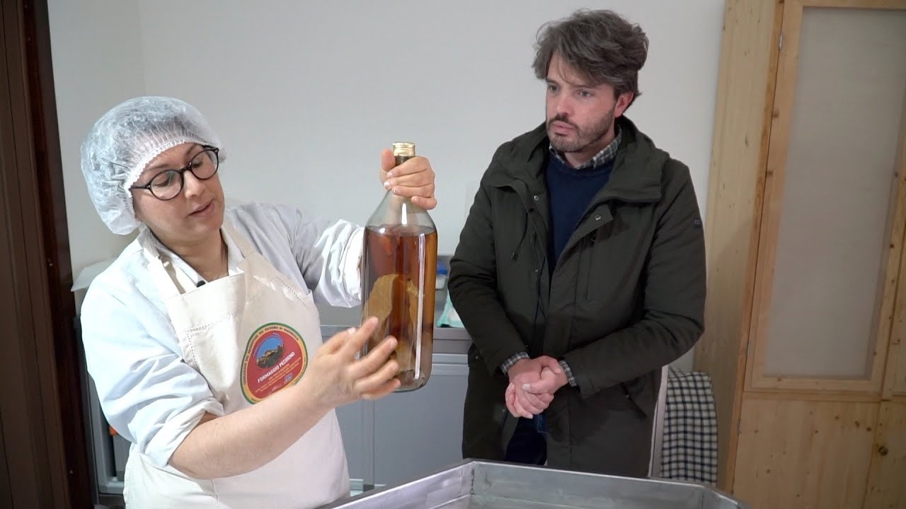VIAGGIO IN ABRUZZO: A FARINDOLA A SCOPRIRE COME SI PRODUCE IL CELEBRE PECORINO