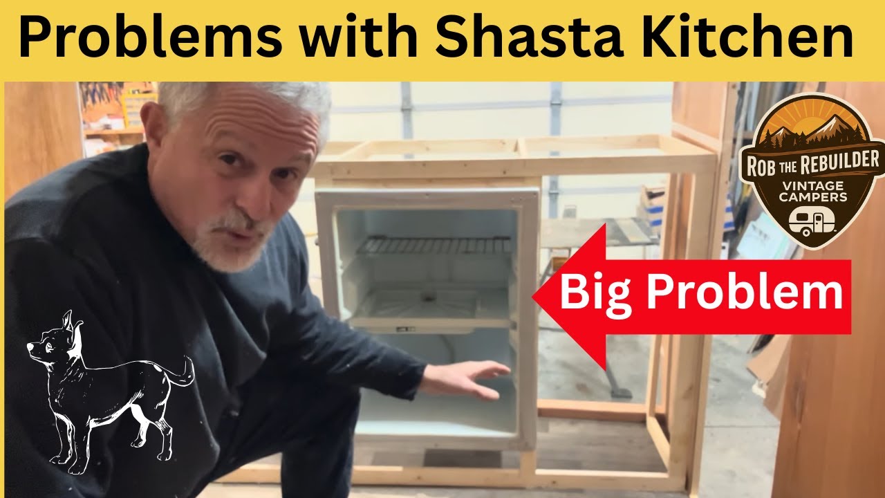 В кухне компактного дома Shasta Compact 1962 года выпуска слишком много проблем. Я постоянно все ...