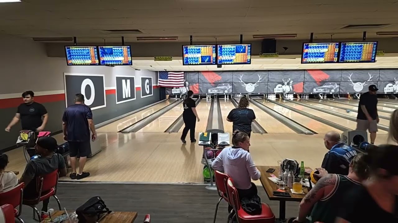 Highlight 2:41:26 - 2:46:26 from Tuesday Crazy 8's DILLIGAF vs Top Notch SW #bowling